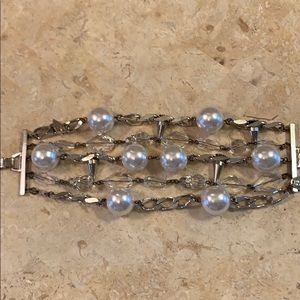 Stunning Erickson Beamon silver/pearl bracelet